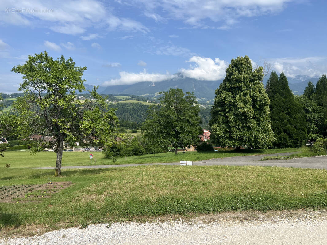 Terrain à CHARVONNEX