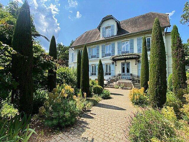 Maison à MANDRES-LES-ROSES
