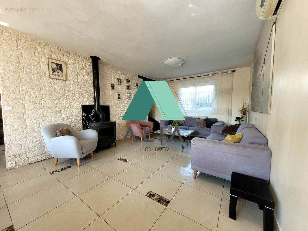 Maison à SARCELLES