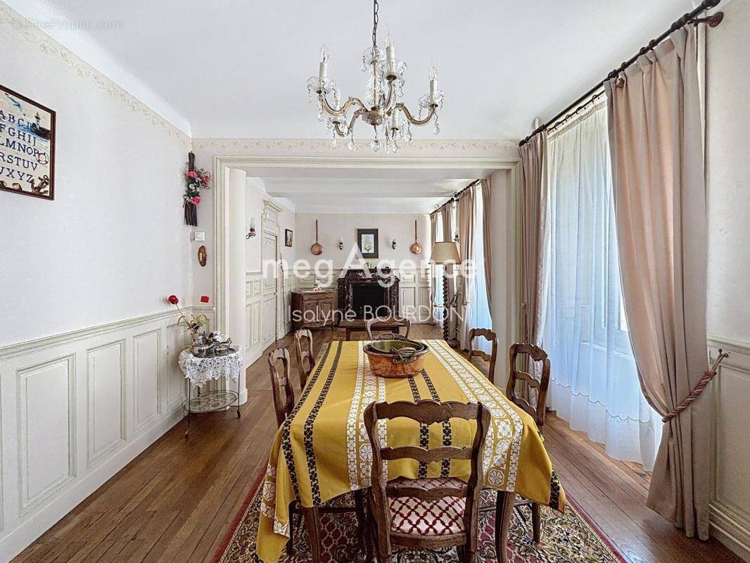 Maison à CONDE-SUR-NOIREAU