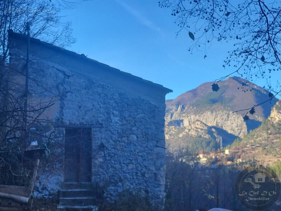 Maison à PUGET-THENIERS