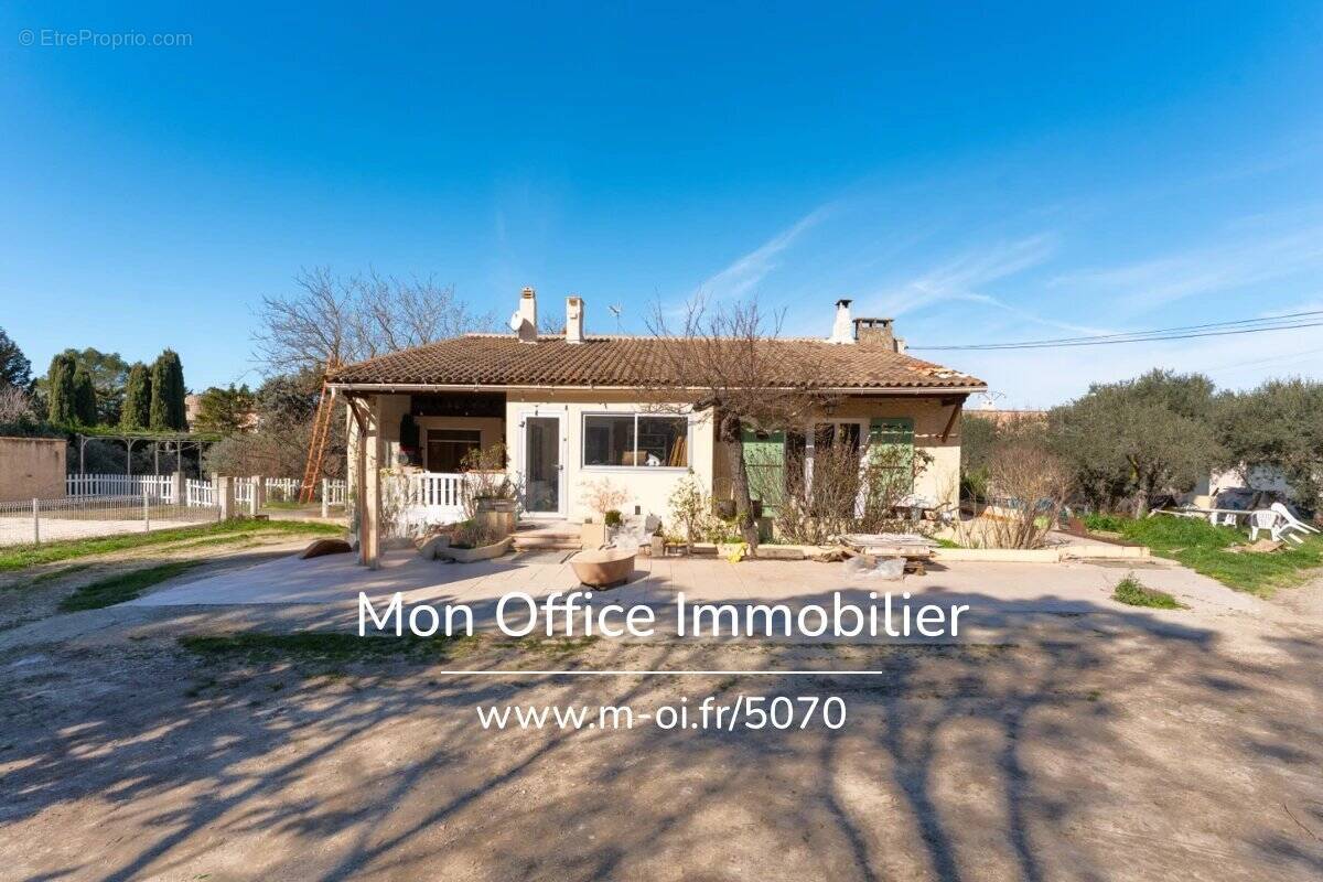 Maison à VENTABREN