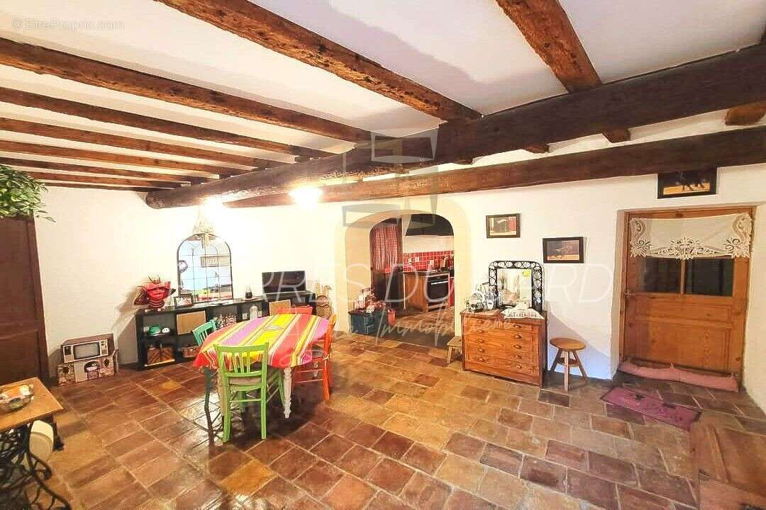 Maison à MEYNES
