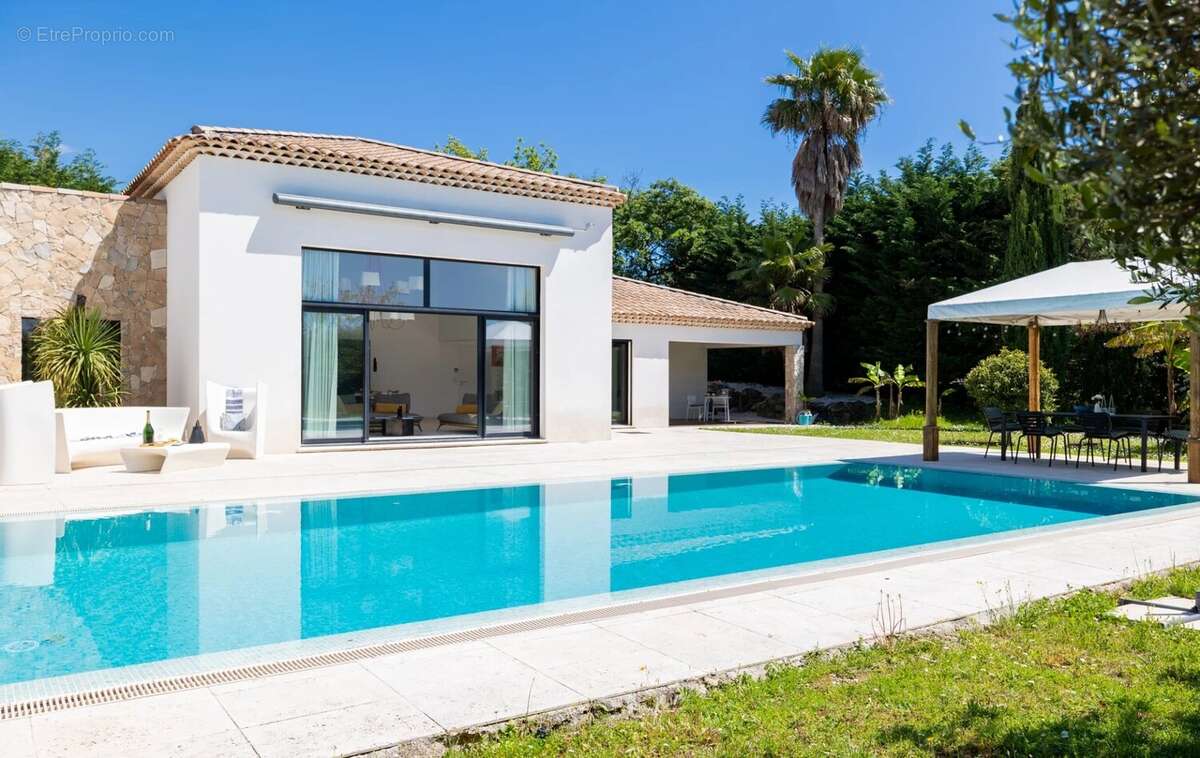 Maison à ROQUEFORT-LES-PINS