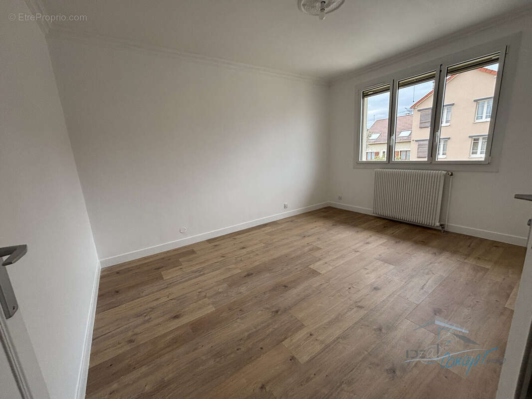 Appartement à LARDY