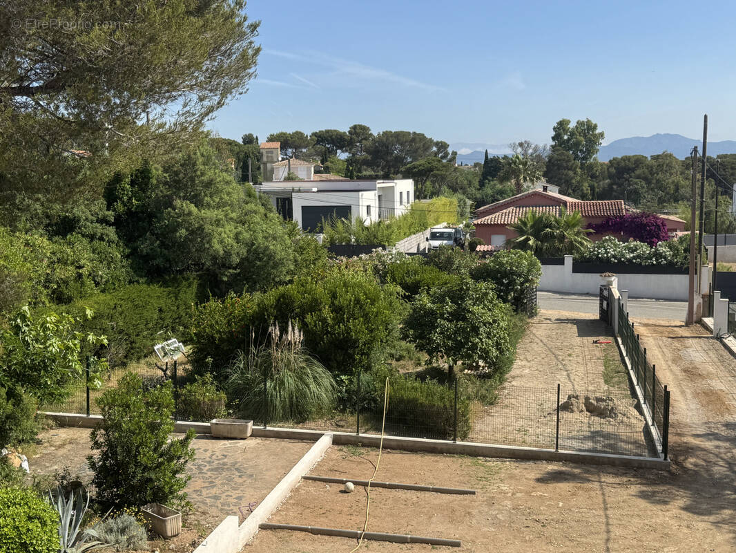 Terrain à FREJUS