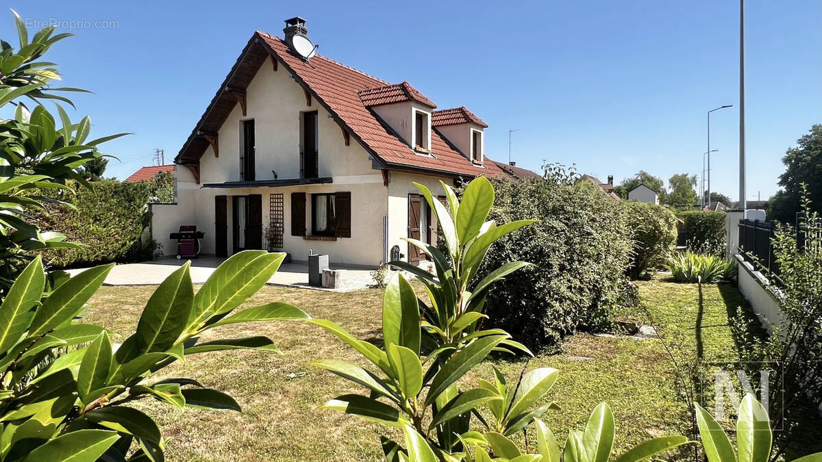 Maison à SAINTE-SAVINE
