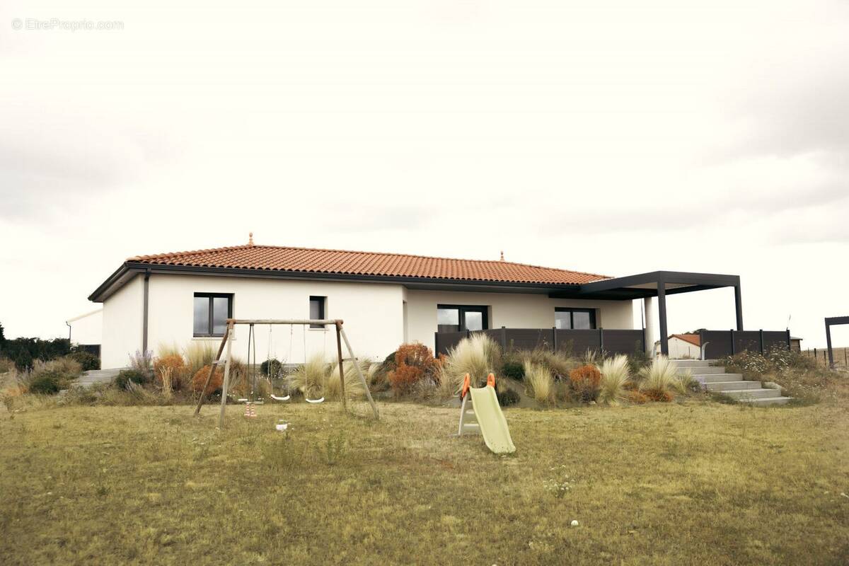 Maison à COMBRONDE