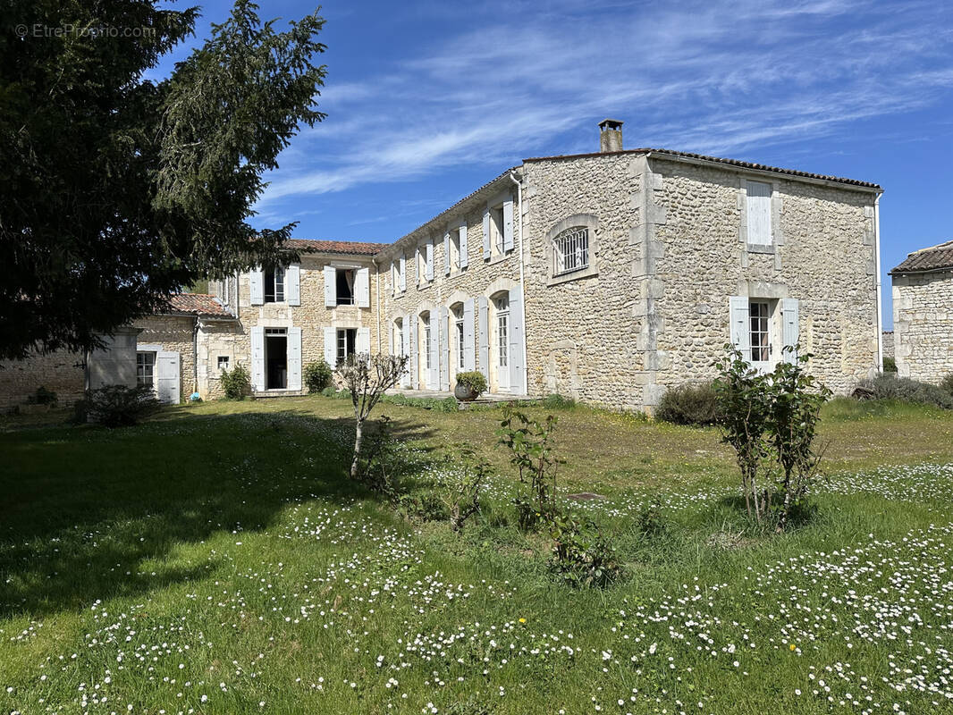 Maison à SAINT-ROMAIN-DE-BENET