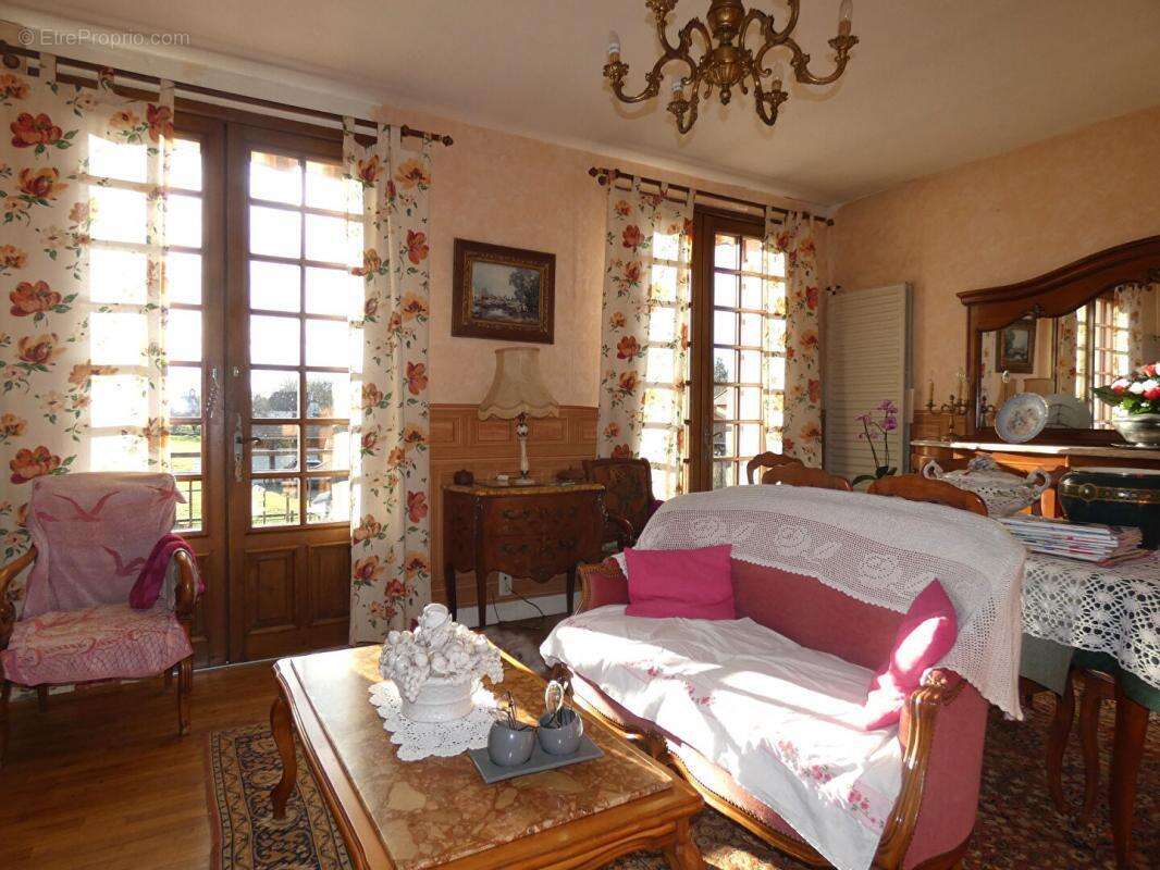 Maison à CHERVEIX-CUBAS