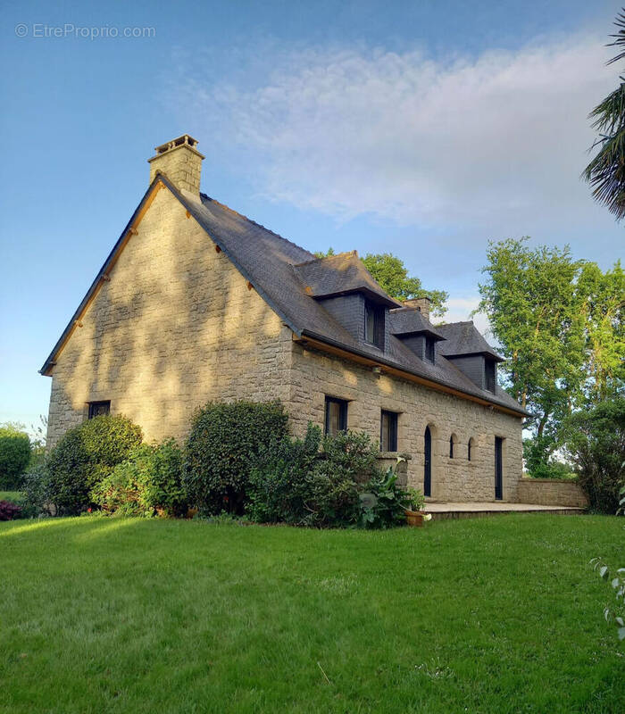 Maison à COMBOURG