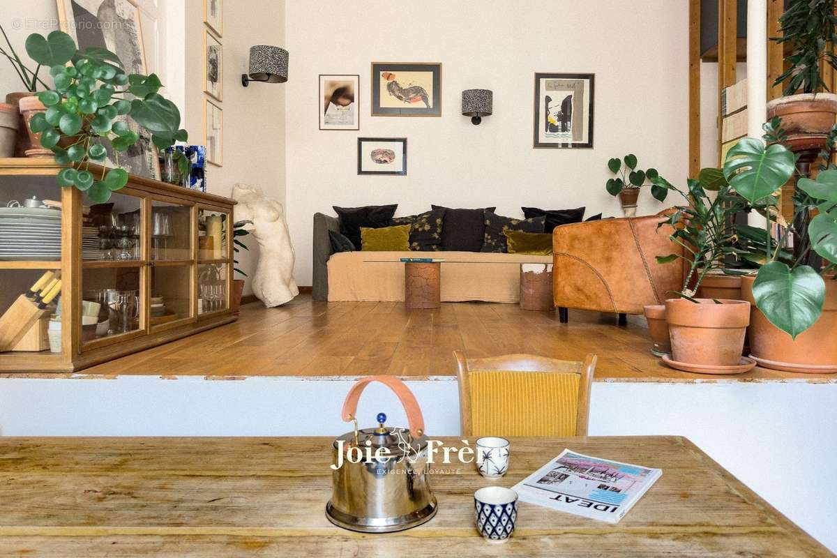 l&#039;estrade vue de la cuisine décaissée - Appartement à PARIS-18E