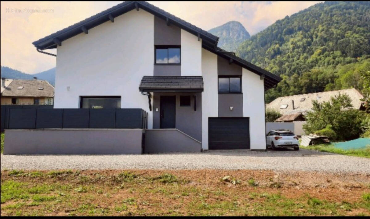 Maison à DOUSSARD
