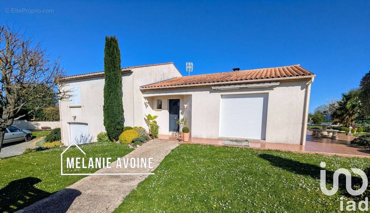 Photo 1 - Maison à SURGERES
