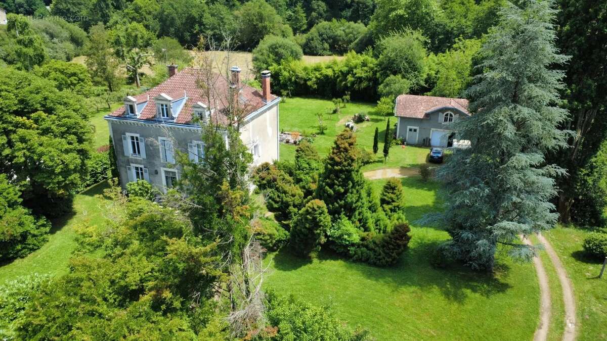 Maison à POUILLON
