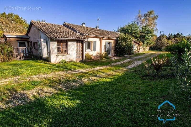 Maison à LA CHAPELLE-GONAGUET