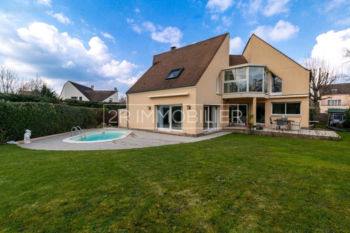 Maison à BUSSY-SAINT-GEORGES