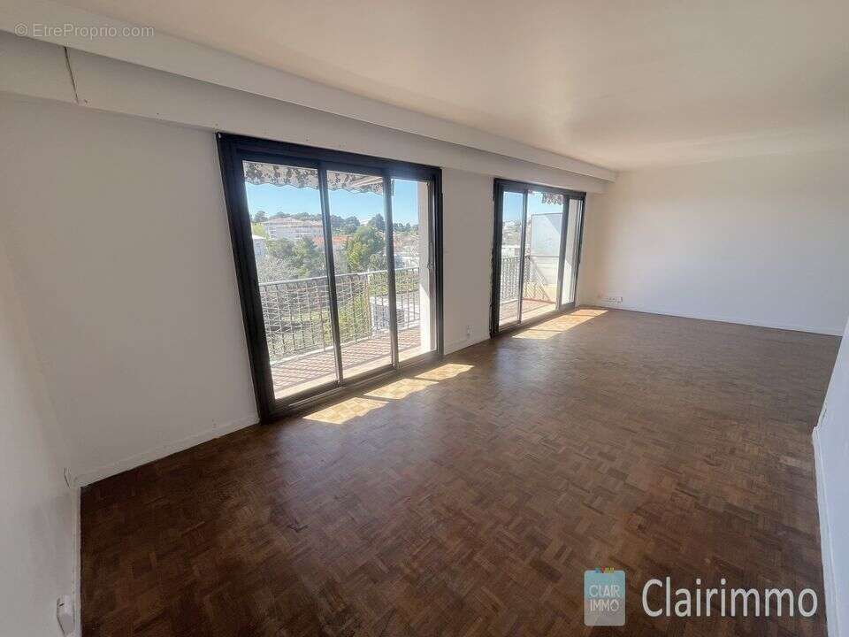 Appartement T5 à vendre - Piscine - Tennis -  Balcon - Cave - - Appartement à MARSEILLE-13E