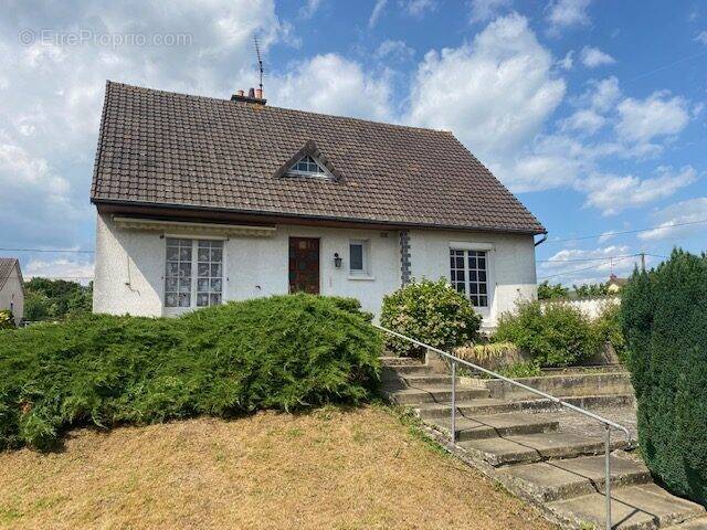 Maison à SAINT-COSME-EN-VAIRAIS