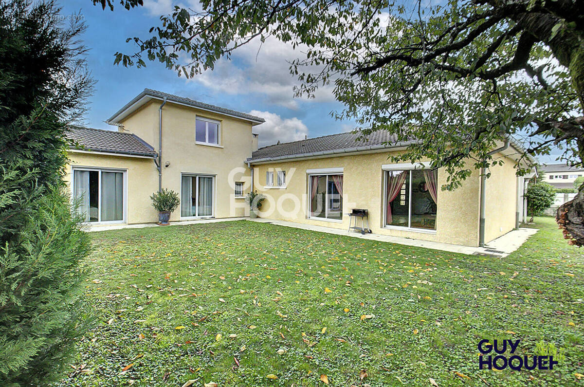 Maison à MEYZIEU