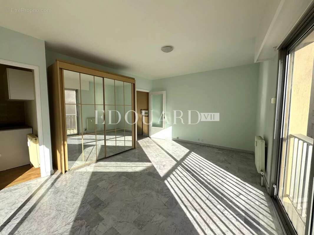 Appartement à ROQUEBRUNE-CAP-MARTIN