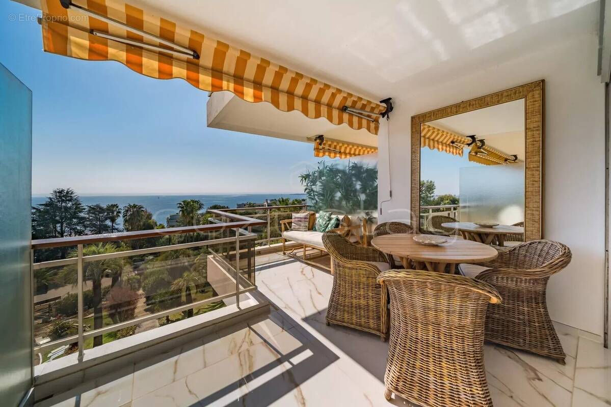 Appartement à VALLAURIS