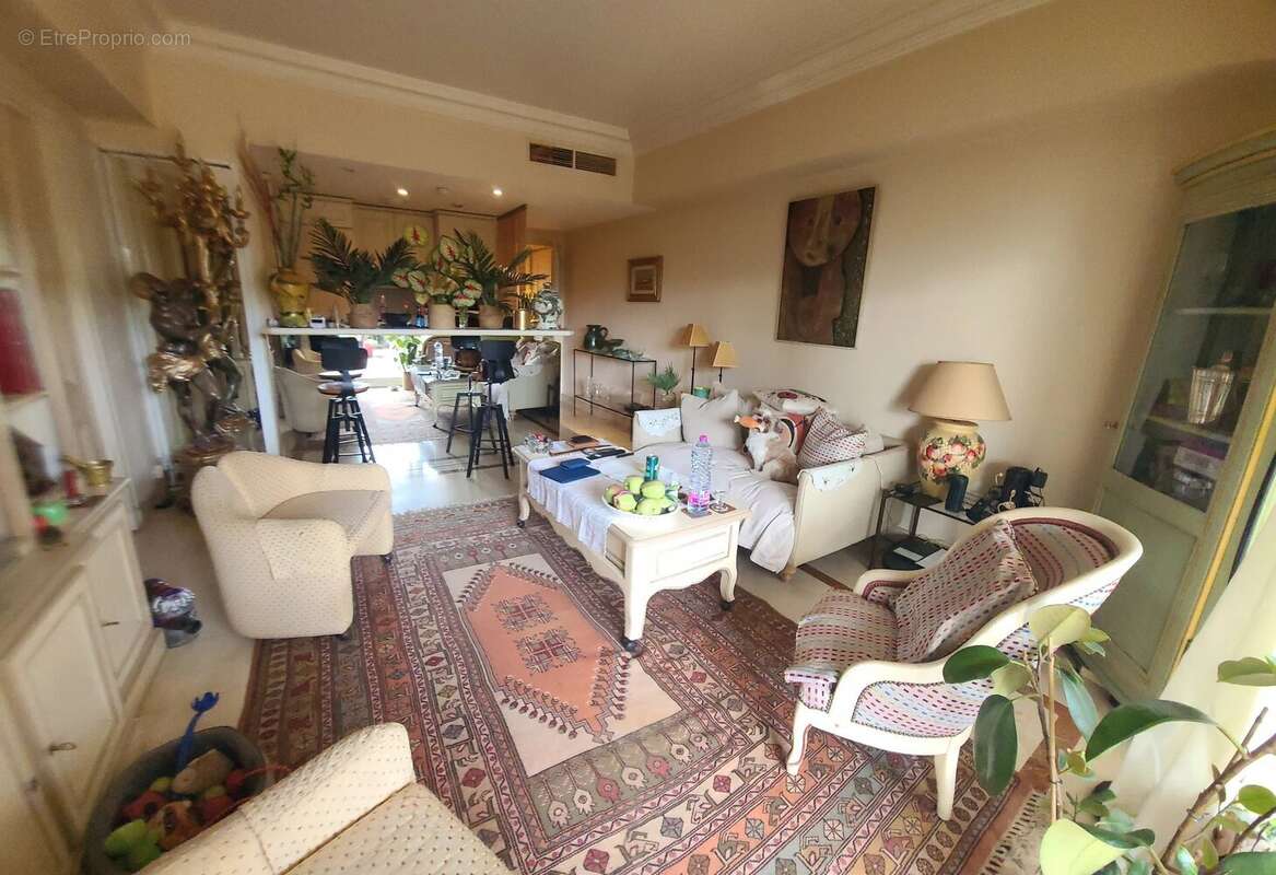 Appartement à VALLAURIS