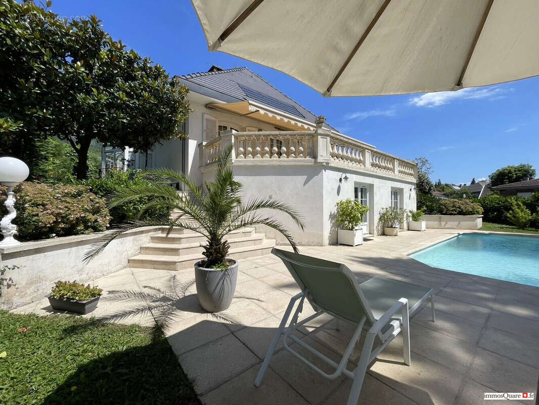 Maison à MEYLAN