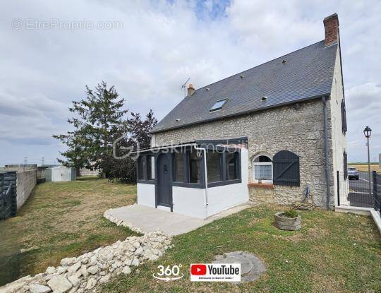 Maison à ARTENAY