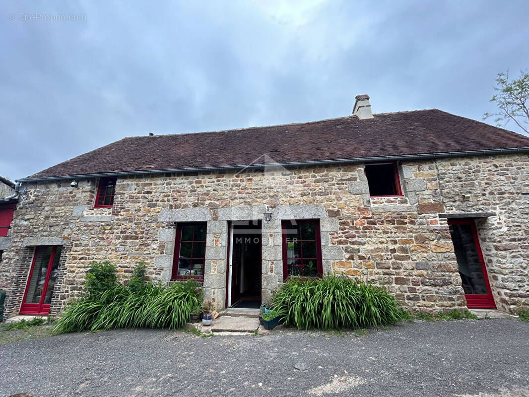 Maison à CARROUGES