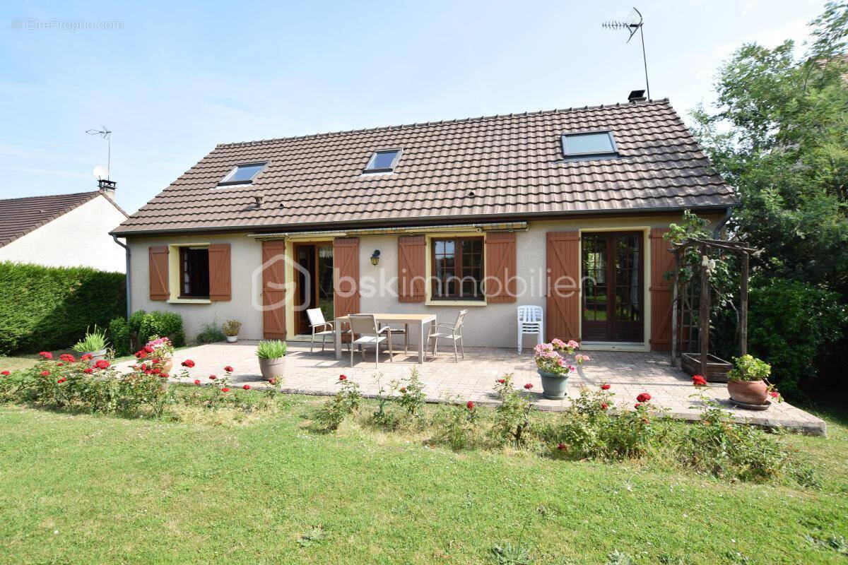 Maison à VILLENEUVE-LE-COMTE