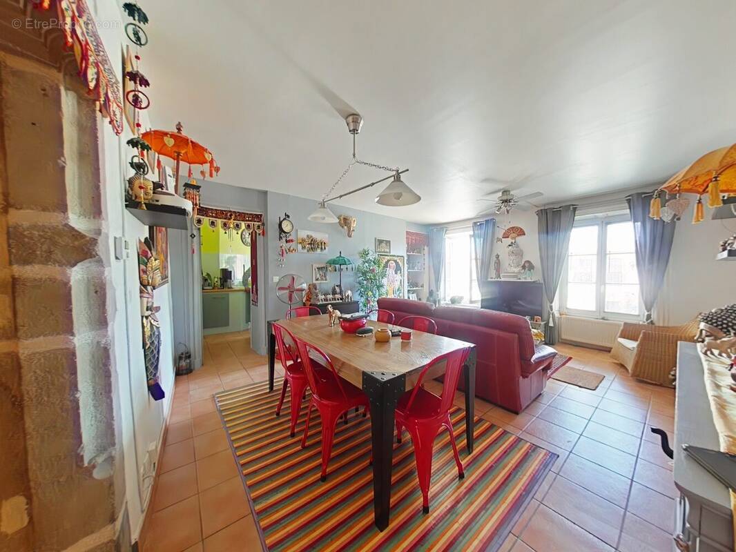 Appartement à SAINT-JUST-SAINT-RAMBERT