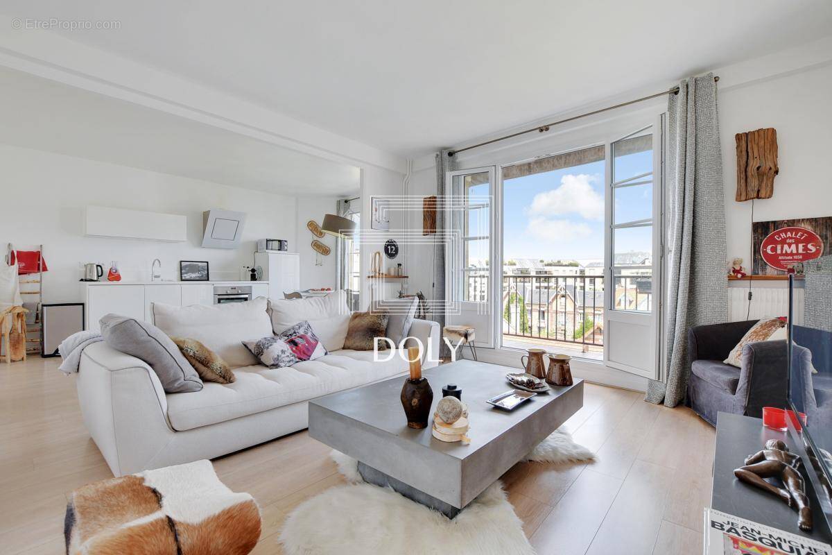Appartement à COURBEVOIE