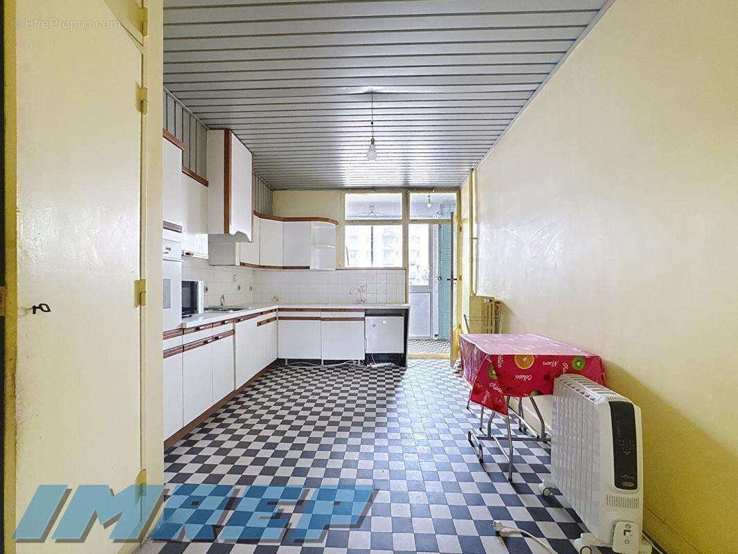 Appartement à MARSEILLE-2E