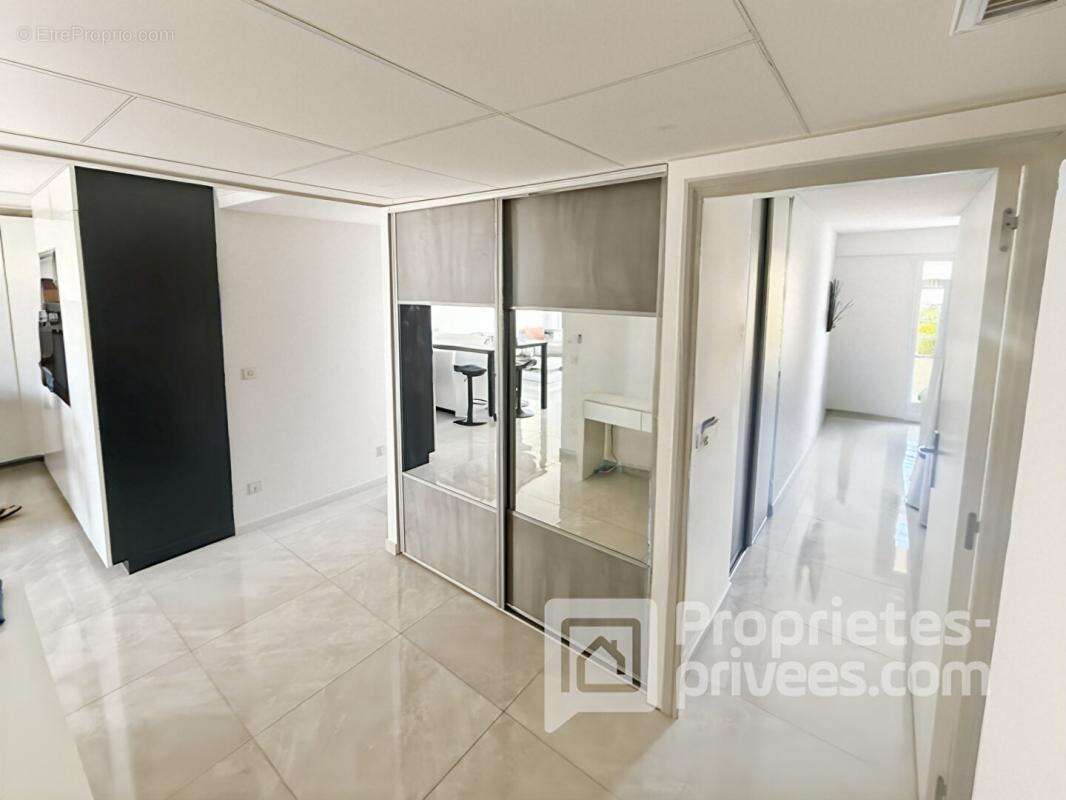 Appartement à SAINT-LAURENT-DU-VAR