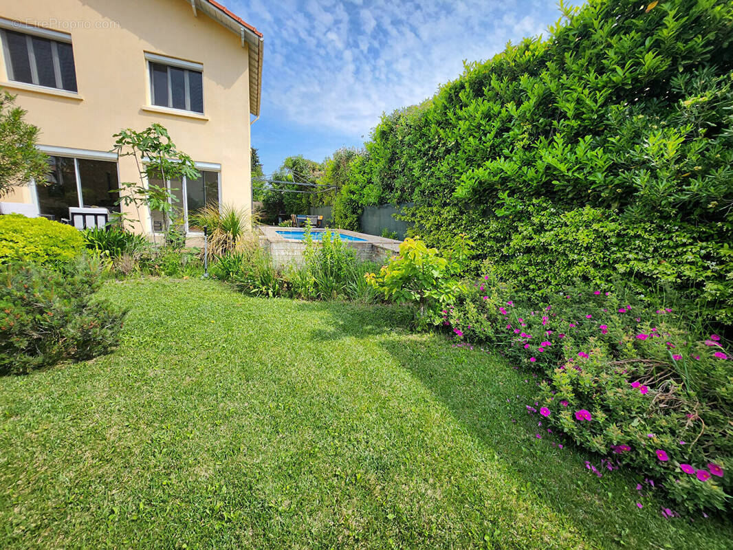 Maison à LE PONTET