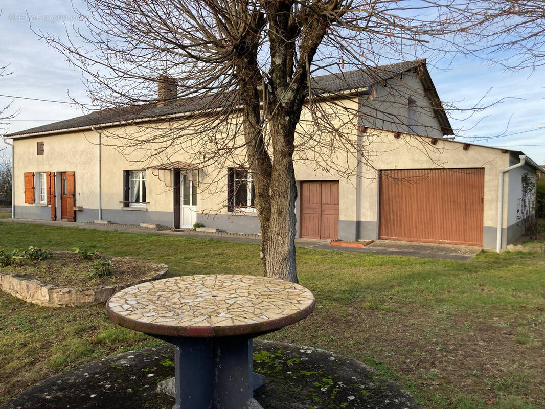 Maison à MILLAC