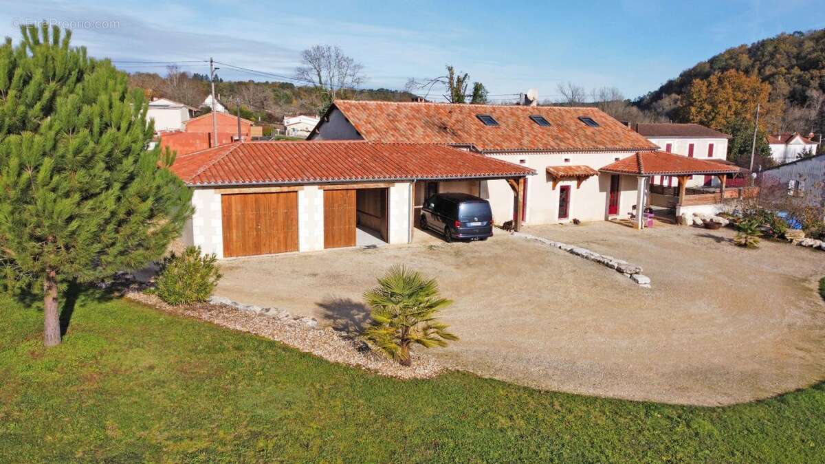 Maison à NEUVIC