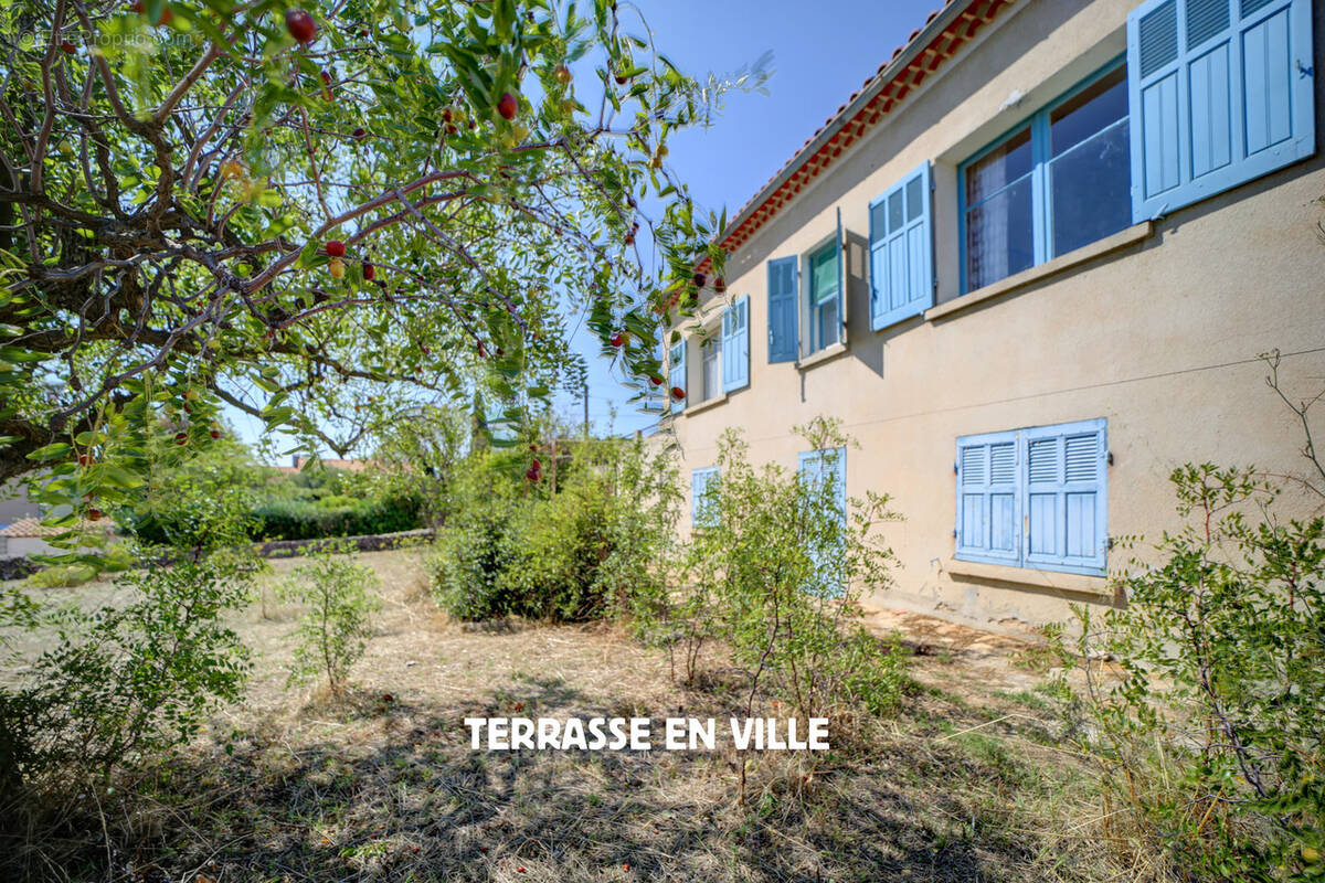 Maison à CEYRESTE