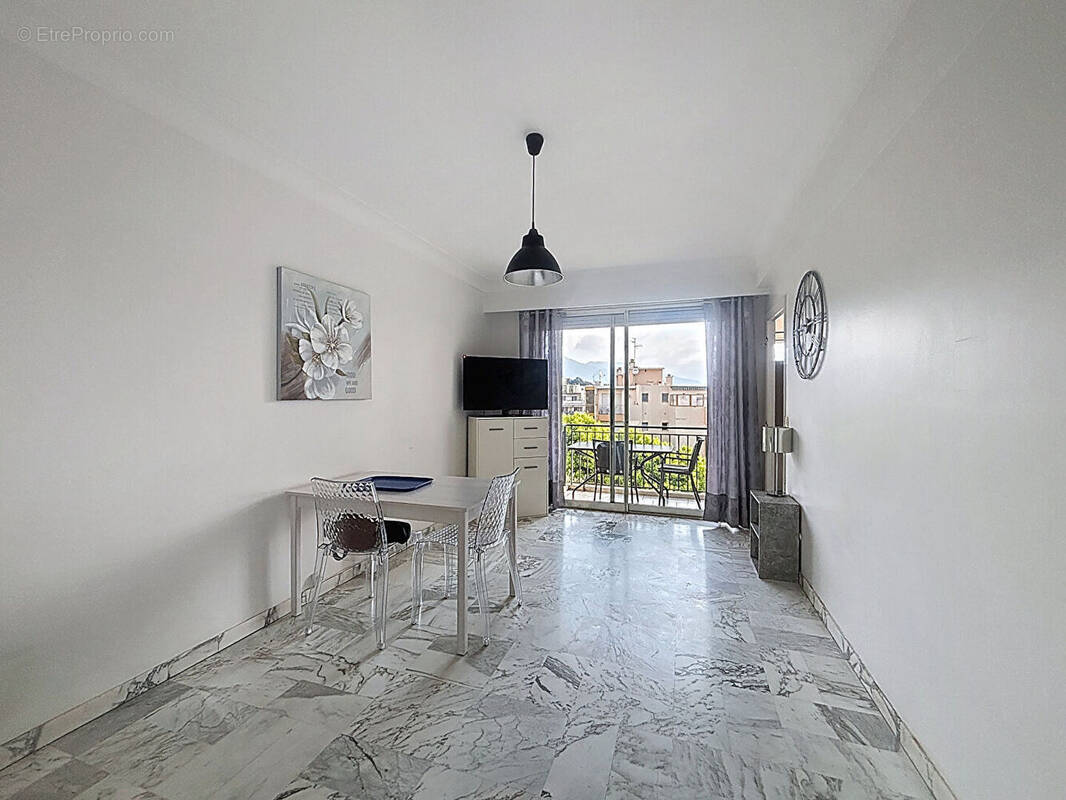 Appartement à ROQUEBRUNE-CAP-MARTIN