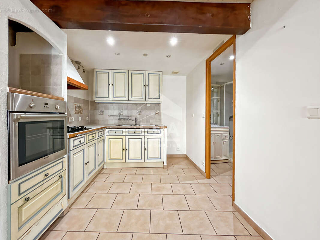 Appartement à MARSEILLE-5E