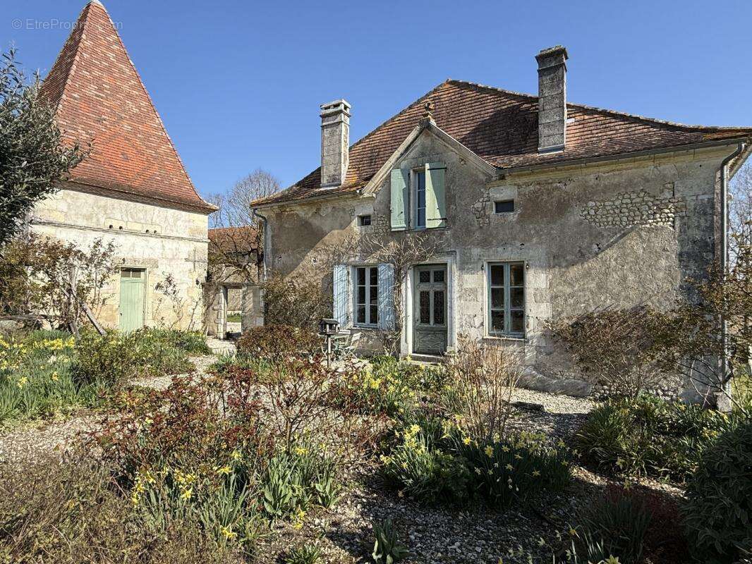 Maison à AUBETERRE-SUR-DRONNE