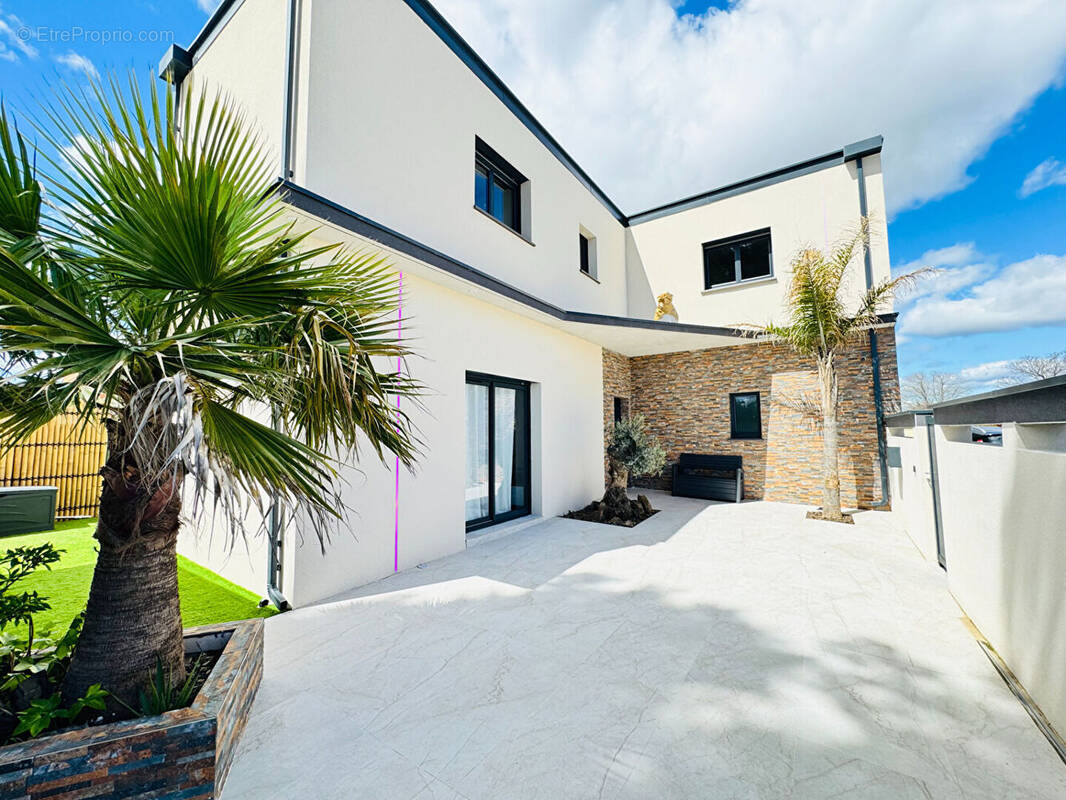 Maison à MONTADY
