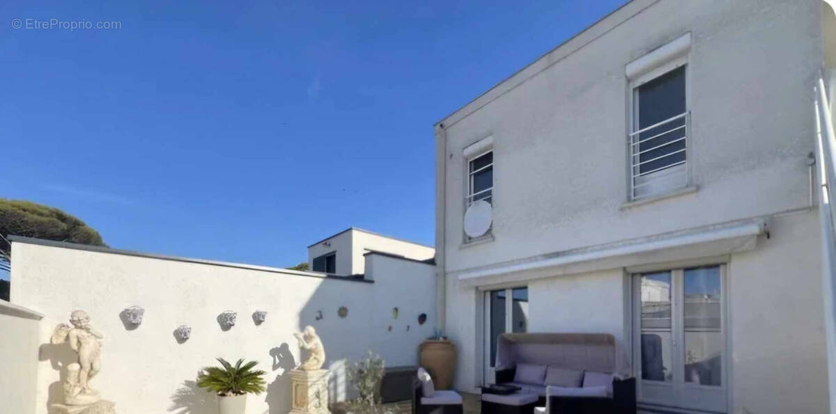 Maison à MAUGUIO