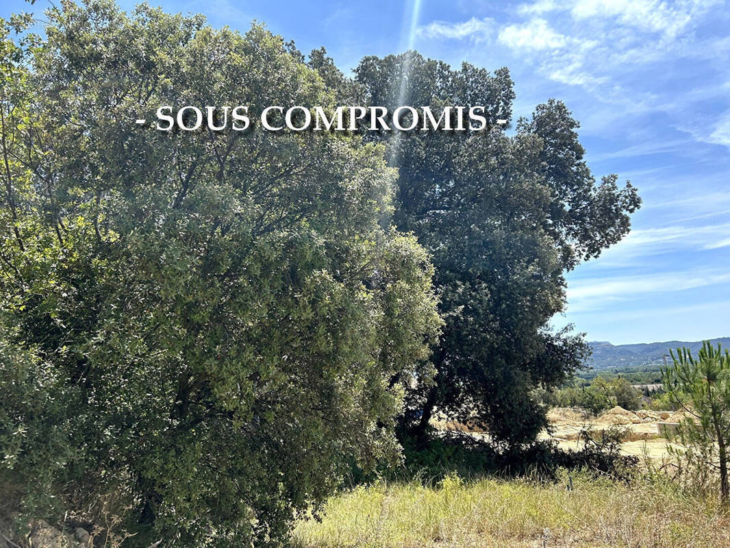 Terrain à PERTUIS