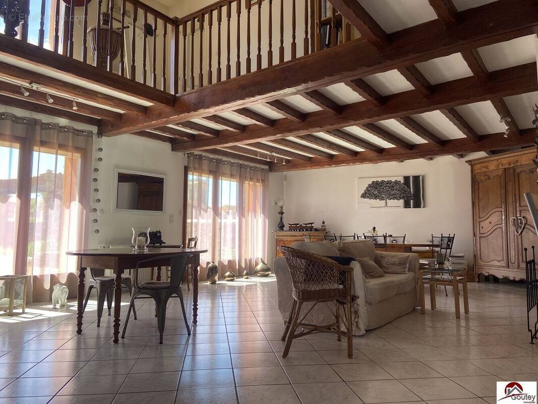 Maison à CORDELLE