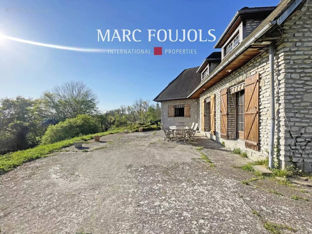 Maison à FLEURINES