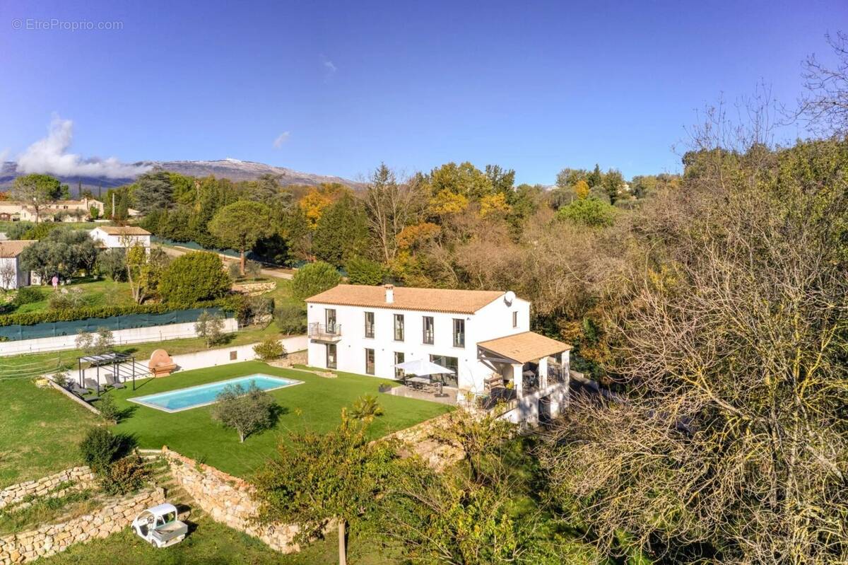Maison à CHATEAUNEUF-GRASSE