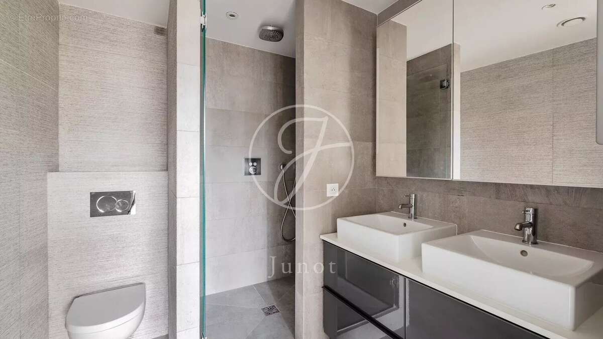 Appartement à PARIS-7E