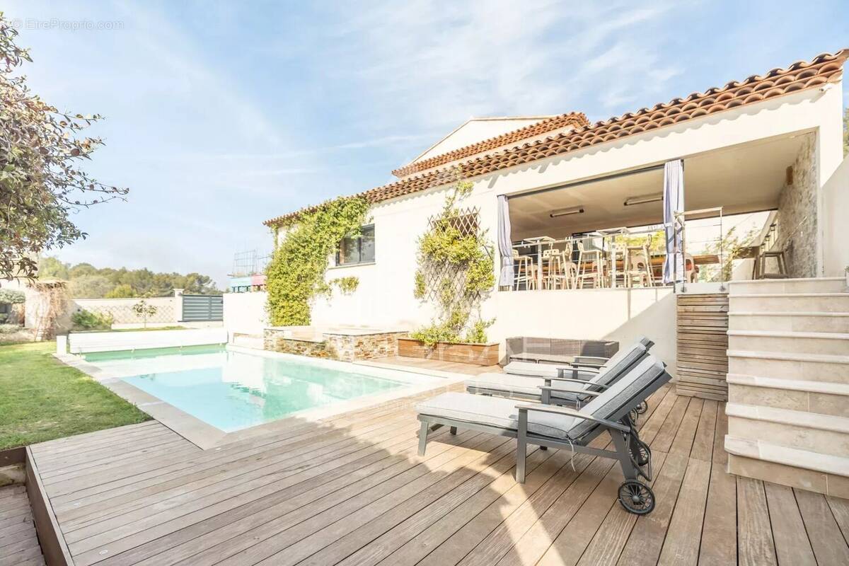 Maison à LA TOUR-D&#039;AIGUES